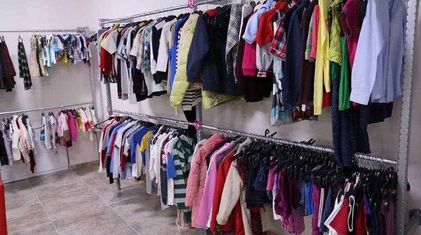 Dost Eller&rsquo;den Gelen Yardımlar İhtiya&ccedil; Sahiplerini Bekliyor