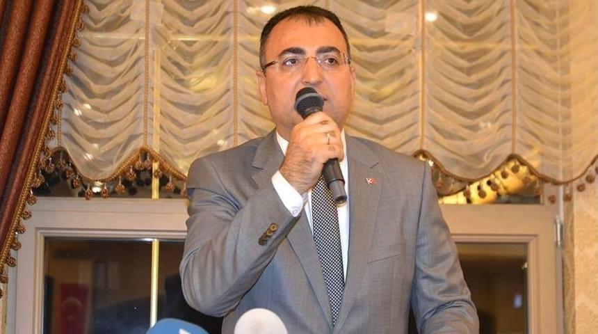 Vali Toprak Şehit Aileleri Ve Gazilere İftar Verdi