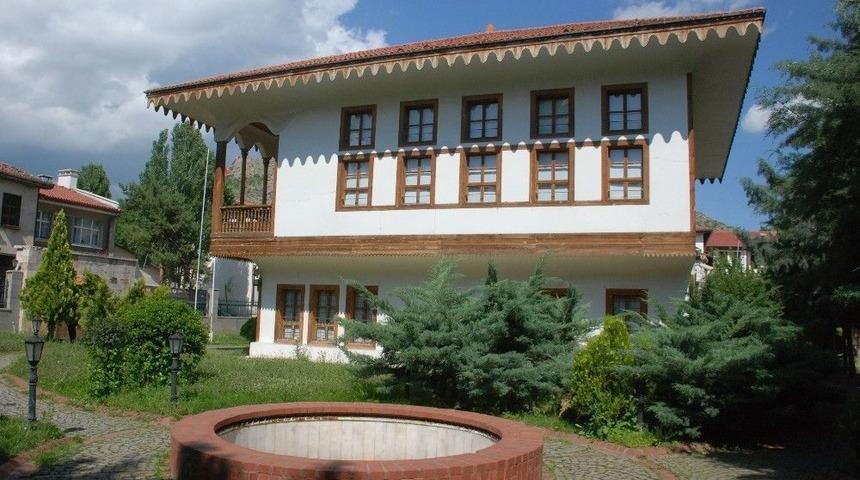 Mevlevihane G&ouml;r&uuml;nt&uuml; Kirliliğinden Kurtarılıyor