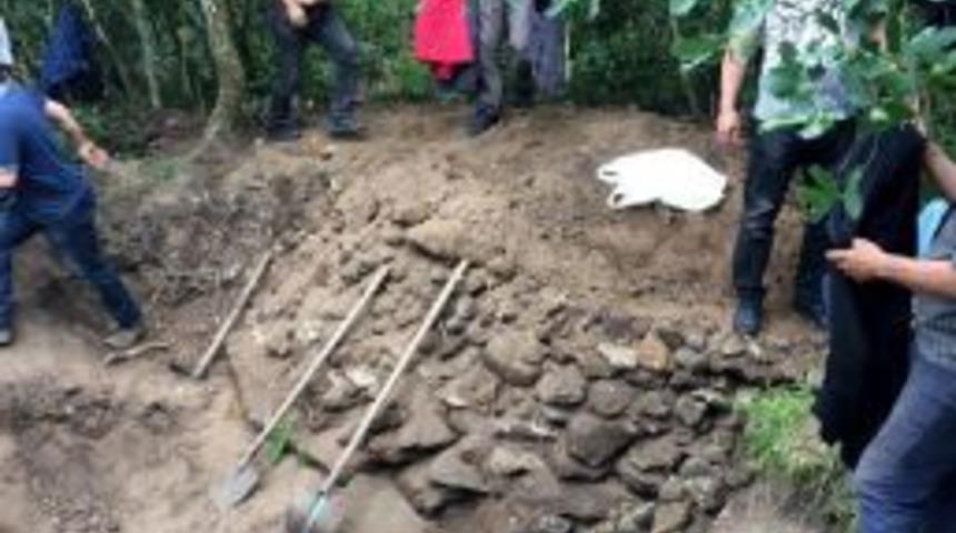 Ka&ccedil;ak Defineciler Su&ccedil;&uuml;st&uuml; Yakalandı