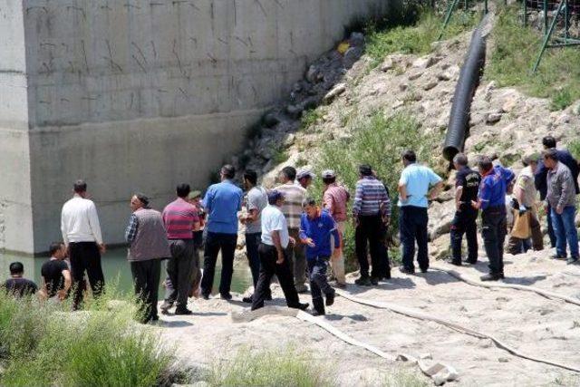 Havuza Düşen Çocuk Kayboldu, Arkadaşı Kurtarıldı