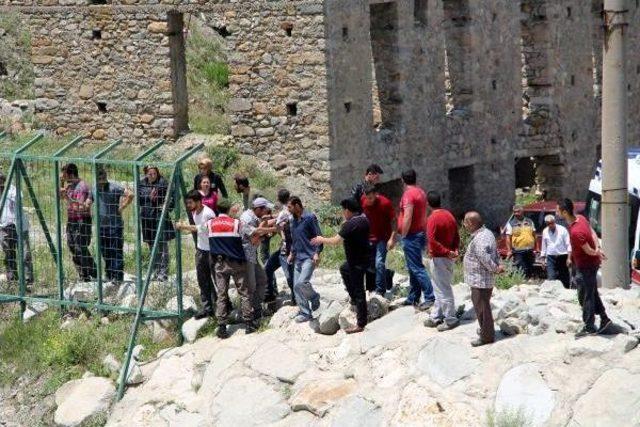 Havuza Düşen Çocuk Kayboldu, Arkadaşı Kurtarıldı