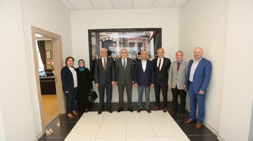 Başkan K&ouml;semusul, Ak Parti Adapazarı İl&ccedil;e Teşkilatını Ağırladı