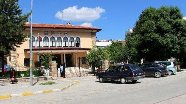 1500 Yıllık Rahip Heykeli Müze Bahçesinden Çalındı (2)