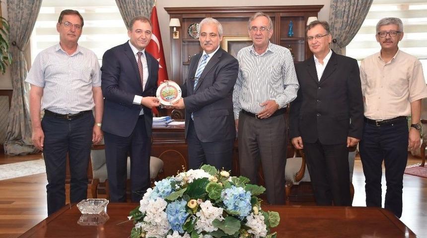 Vali G&uuml;ven&ccedil;er, Makedonya Ve Balkan G&ouml;&ccedil;menlerini Ağırladı