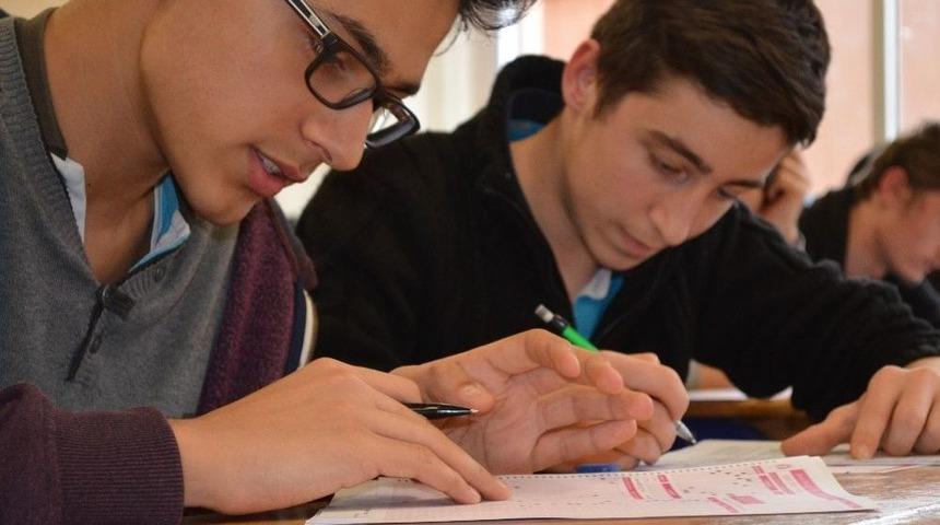 &Ouml;ğrenciler, Sancaktepe Gen&ccedil; Gelecek&rsquo;le &Uuml;niversiteye Hazırlanıyor