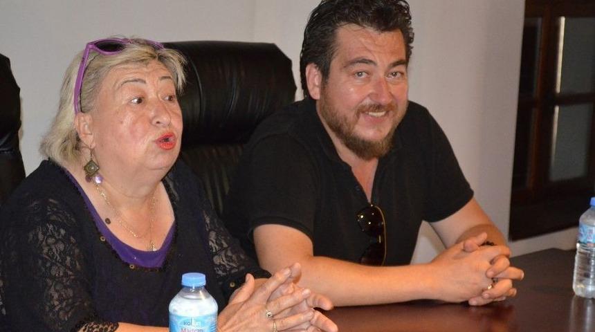 Analı Oğullu Oyuncu Oldular