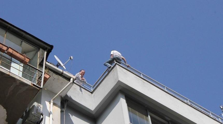 Şişli&rsquo;de İntihara Kalkışan Adamı Avukat İkna Etti