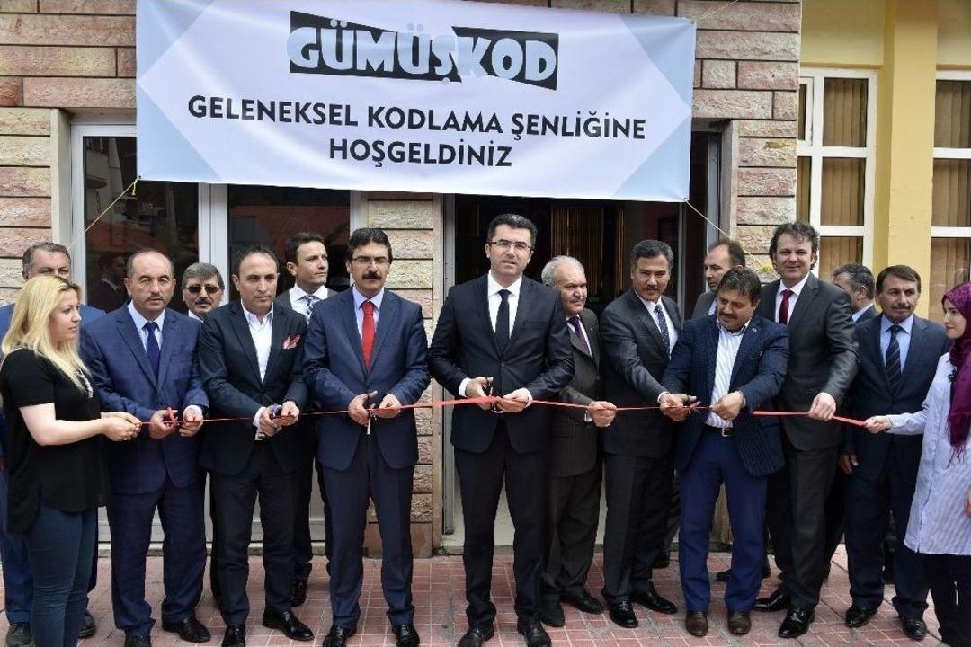 G&uuml;m&uuml;şhane&rsquo;de &lsquo;g&uuml;m&uuml;şkod Kodlama Şenliği&rsquo; D&uuml;zenlendi