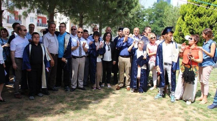 Engelli &Ouml;ğrencilerin Mezuniyet Heyecanı
