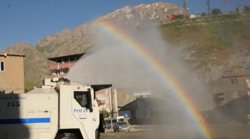 Toma'lar Bu Kez Hakkari Caddelerini Yıkadı