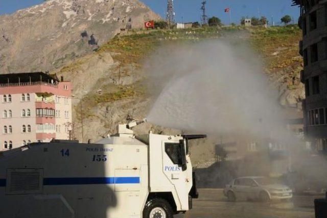 Toma'lar Bu Kez Hakkari Caddelerini Yıkadı