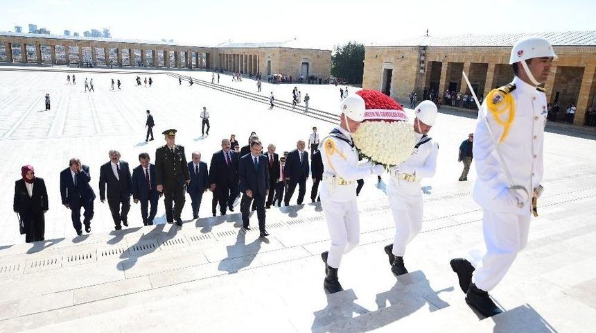 Hakimler Ve Savcılar Kurulu &Uuml;yeleri Anıtkabir&rsquo;i Ziyaret Etti