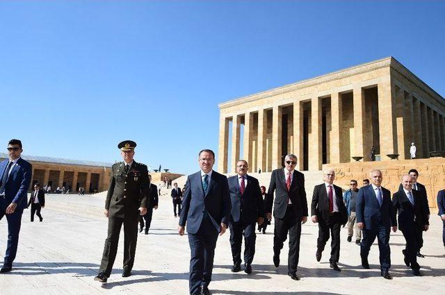 Hakimler Ve Savcılar Kurulu Üyeleri Anıtkabir’i Ziyaret Etti