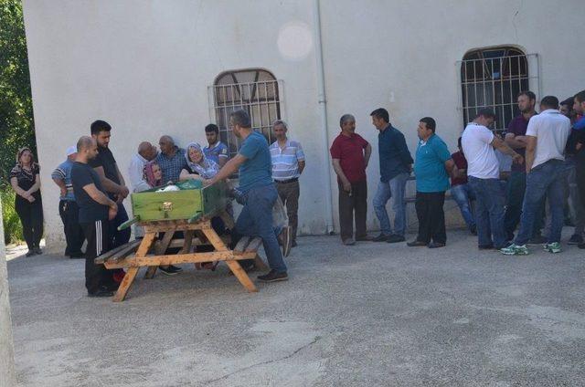 Sinop’ta Eşi Tarafından Öldürülen Genç Toprağa Verildi