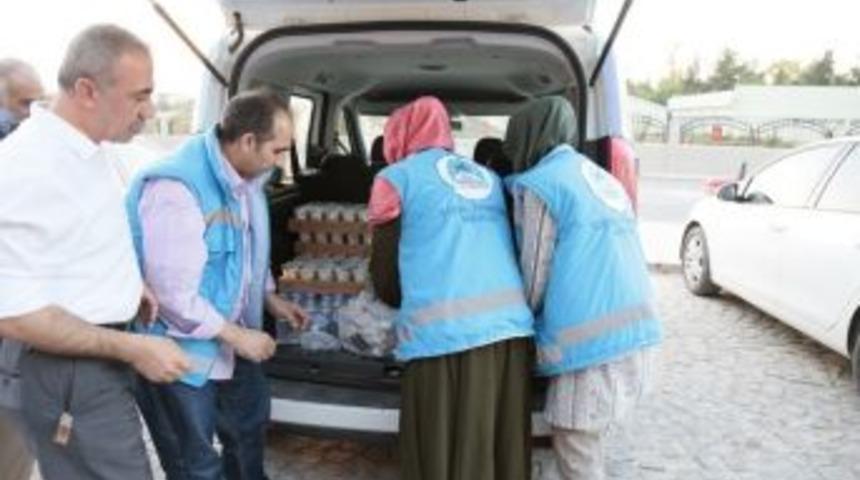 Eyy&uuml;biye Belediyesi Hasta Yakınlarına İftar Yemeği Dağıtıyor