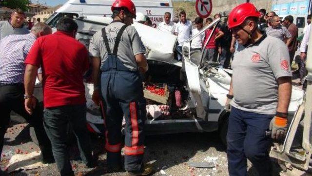 Elazığ'da Kaza: 1 Ölü, 2 Yaralı