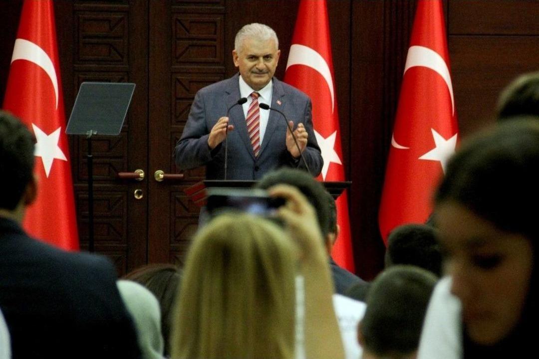 Başbakan Yıldırım, &ldquo;15 Temmuz&rdquo; Resim, Şiir Ve Kompozisyon Yarışması &Ouml;d&uuml;l T&ouml;renine Katıldı