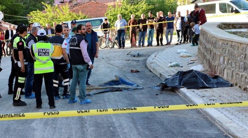 Freni Boşalan İş Makinesinin Altında Kaldı