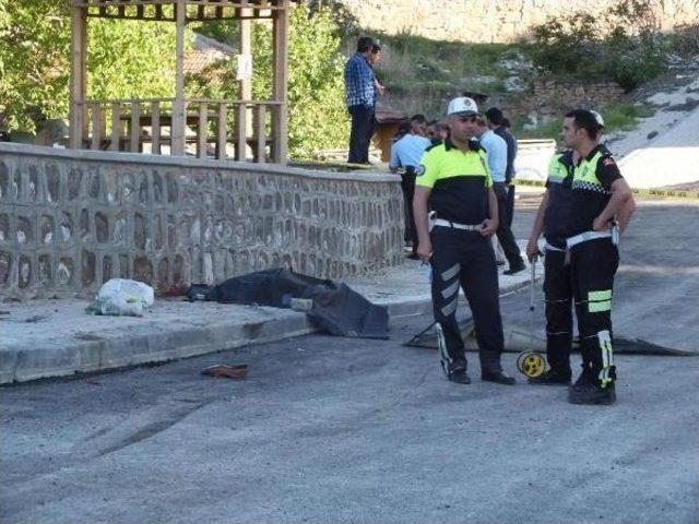 Rampada Kontrolden Çıkan Silindir, Kaldırımdaki Imamı Ezdi