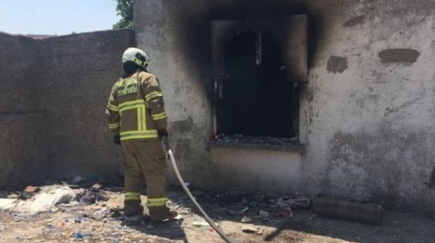 Metruk Evde &Ccedil;ıkan Yangın Korkuttu