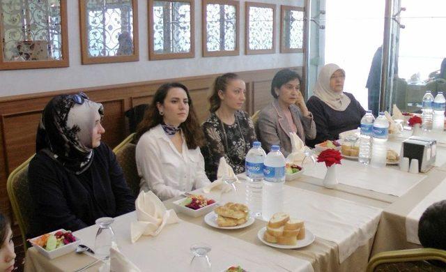 Bakan Özlü’nün Eşi Onur Özlü, Yetim Ve Öksüz Çocukları Ağırladı