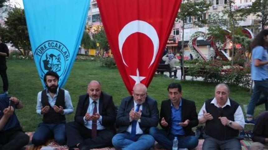 Pide Ve Zeytinle Iftar Yaptılar