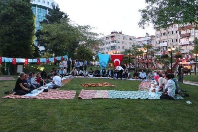 Pide Ve Zeytinle Iftar Yaptılar