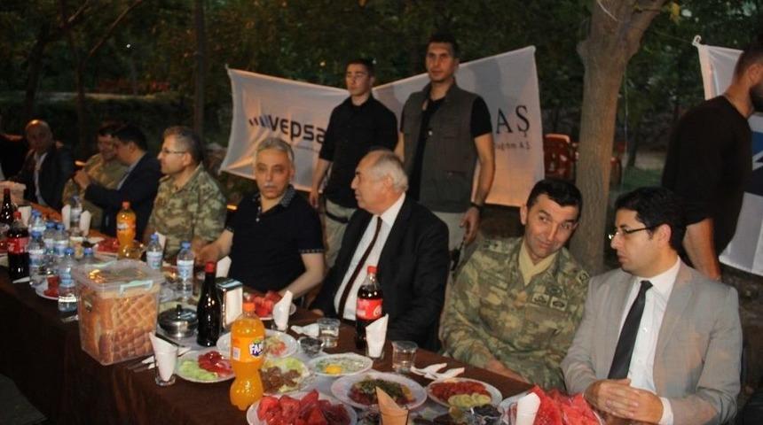 Hakkari Protokol&uuml; Vedaş&rsquo;ın İftar Yemeğinde Buluştu