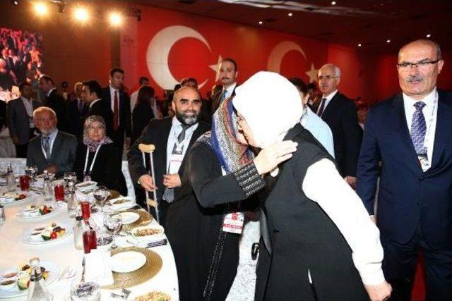 Emine Erdoğan, 15 Temmuz Ve Terörle Mücadele Gazileriyle Iftar Yemeğinde Buluştu