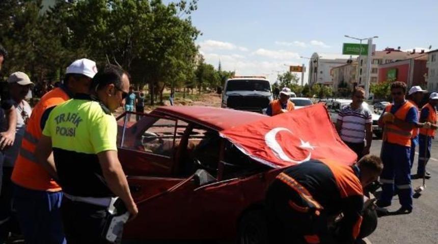 Nevşehir&rsquo;De Iki Otomobil Tır'a &Ccedil;arptı; 2 Yaralı