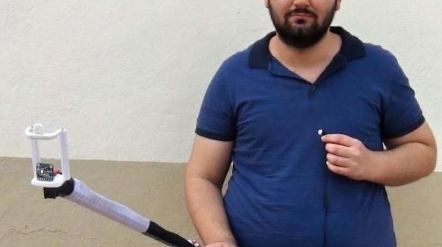 G&ouml;rme Engelliler I&ccedil;in Konuşan Baston Icat Etti