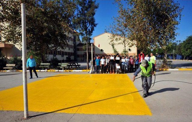 Kepez Belediyesi’nden Okullara Destek