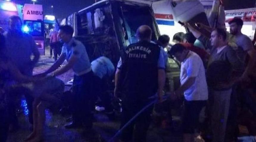 Kavşakta Zincirleme Trafik Kazası: 12 Yaralı