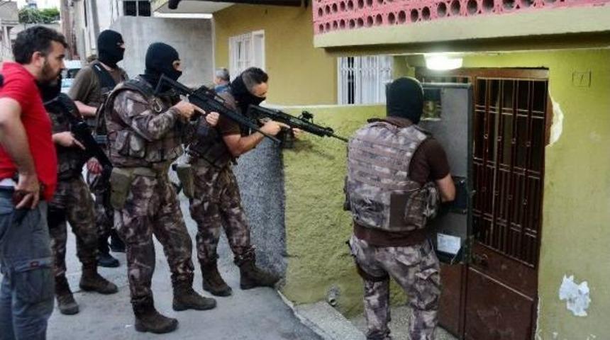 Adana'da 400 Polisle Ka&ccedil;ak H&uuml;k&uuml;ml&uuml; Operasyonu: 10 G&ouml;zaltı