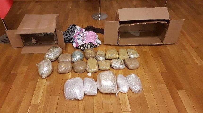 Kargo Kolisinden 26 Kilo Esrar &Ccedil;ıktı