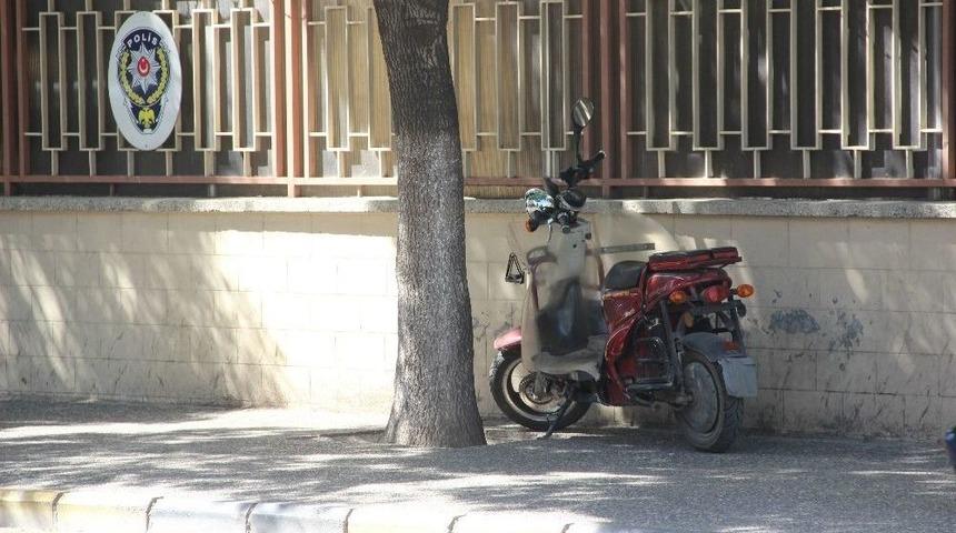 (&ouml;zel Haber) Gaziantep Emniyeti &Ouml;n&uuml;ne Bırakılan Motosiklet Paniğe Neden Oldu