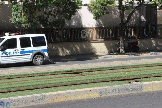 (özel Haber) Gaziantep Emniyeti Önüne Bırakılan Motosiklet Paniğe Neden Oldu