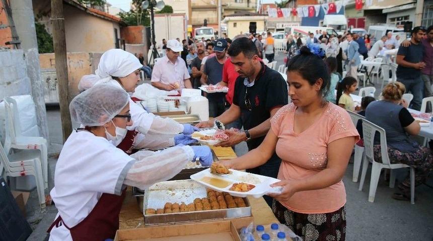Karşıyaka&rsquo;da 2 Bin Roman İftarda Buluştu