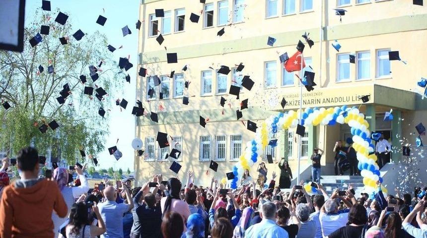 Liselilerin Mezuniyet Coşkusu