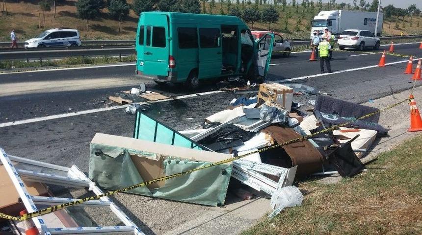 Kumburgaz&rsquo;da Trafik Kazası: 2 &Ouml;l&uuml;, 1 Yaralı