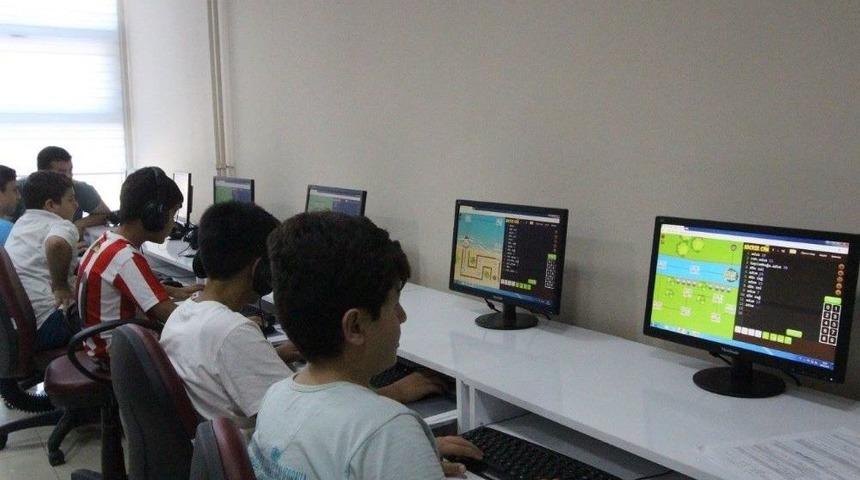 Kilis&rsquo;te Gen&ccedil;lere Bilişim Semineri