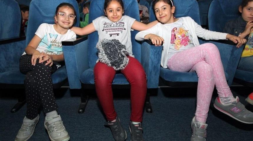 Yenimahalle Ve &Ccedil;evko&rsquo;dan Eğitici Tiyatro