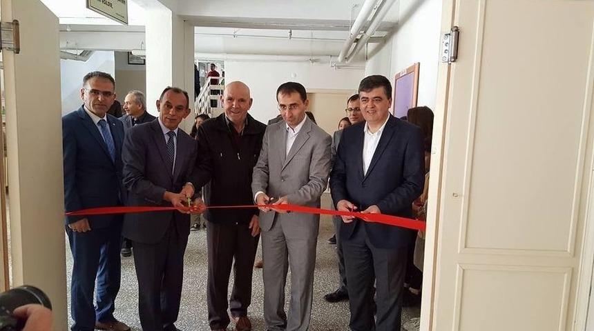 Başkan Yalçın Resim Sergisini Gezdi