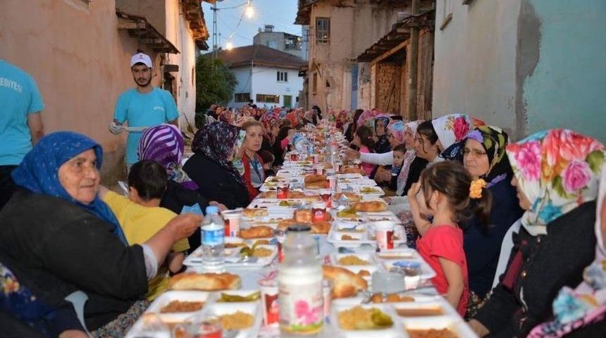 G&uuml;l&uuml;mbe K&ouml;y&uuml;&rsquo;nde İftar D&uuml;zenlendi