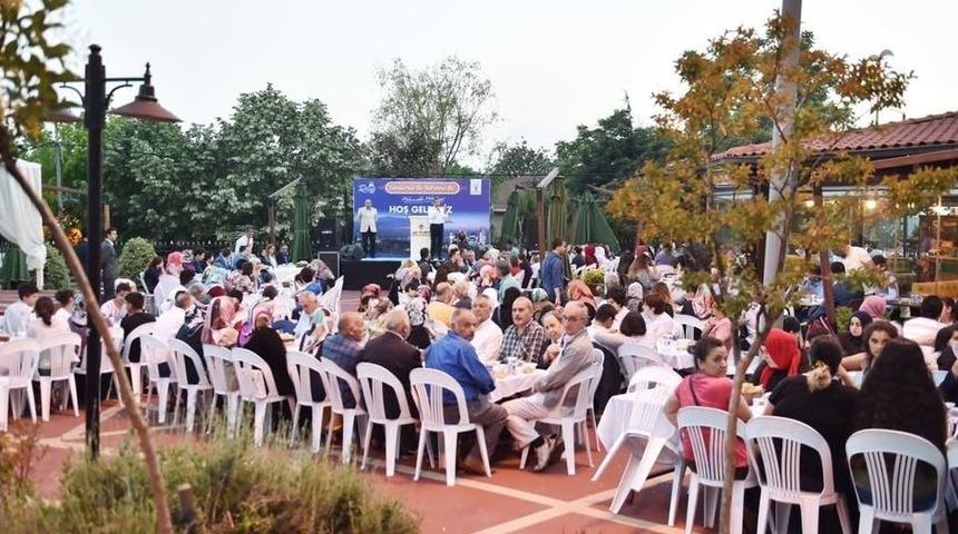Beyoğlu&rsquo;nda Yaşlı Ve Engelliler Hep Birlikte İftar Yaptı