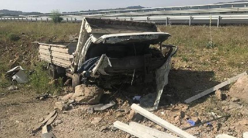 İznik&rsquo;Te Suriyeli Iş&ccedil;ileri Taşıyan Kamyonet Devrildi: 6 Yaralı