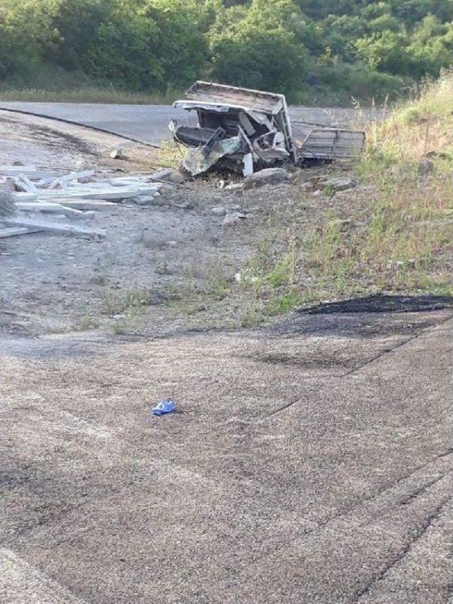 İznik&rsquo;Te Suriyeli Iş&ccedil;ileri Taşıyan Kamyonet Devrildi: 6 Yaralı 2