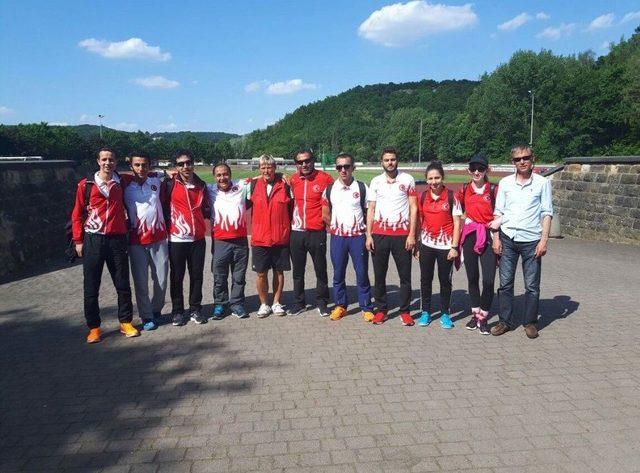 D&uuml;&rsquo;l&uuml; Atletlerinden 4 Madalya 1