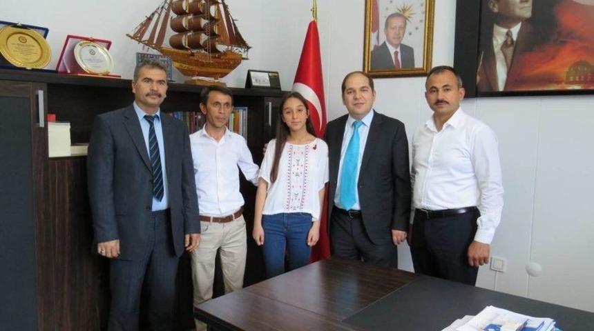 Teog&rsquo;da Dereceye Girenlere &Ouml;nce &Ouml;d&uuml;l, Sonra &Ouml;ğ&uuml;t